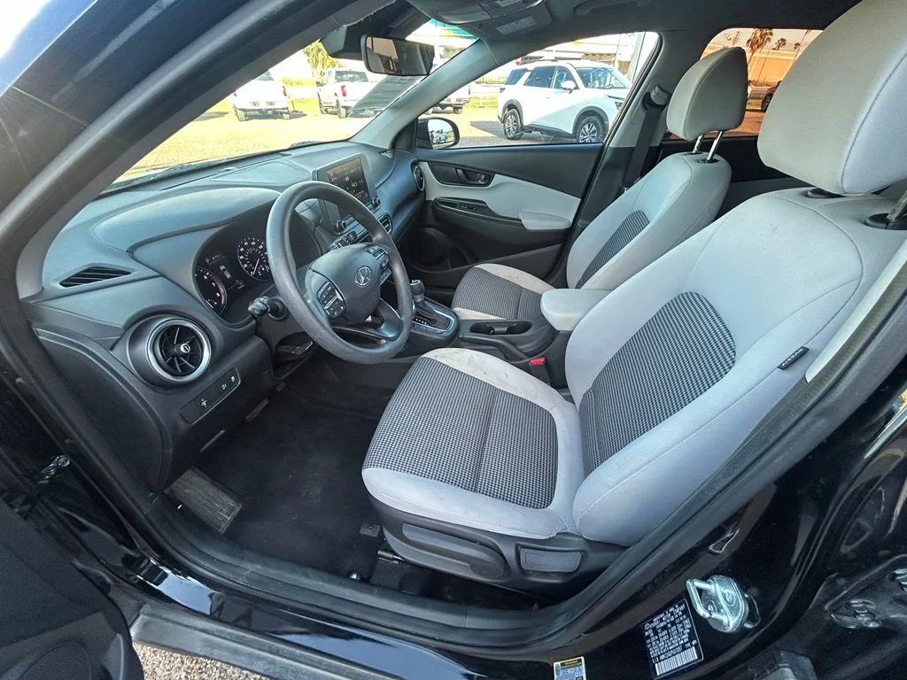 Used 2023 Black Hyundai SE image 10