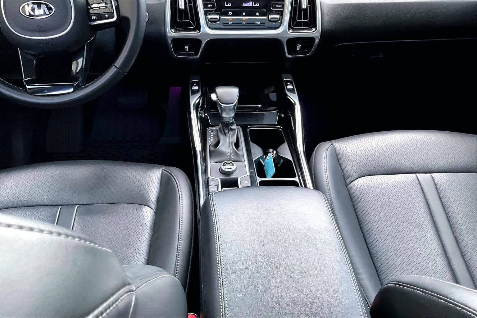 Used 2021 Sparkling Silver Kia SX image 17