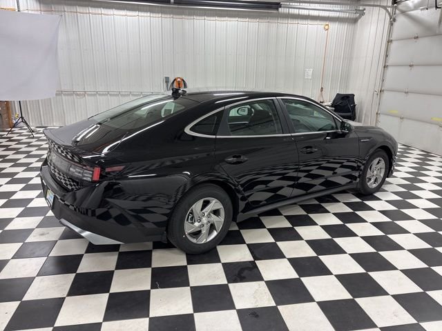 Used 2026 Black Hyundai SE image 3