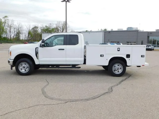 2025 Ford F-350 Super Duty Chassis Cab XL - Photo 42