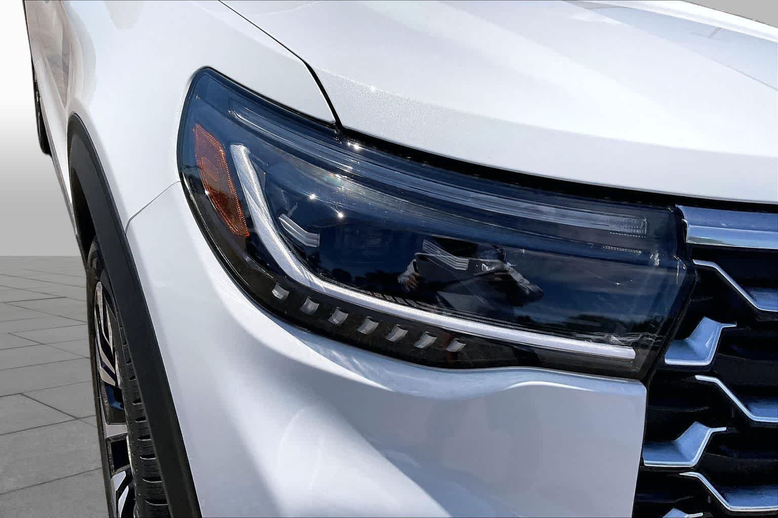 New 2026 Star White Metallic Tri-Coat Ford Platinum™ image 13