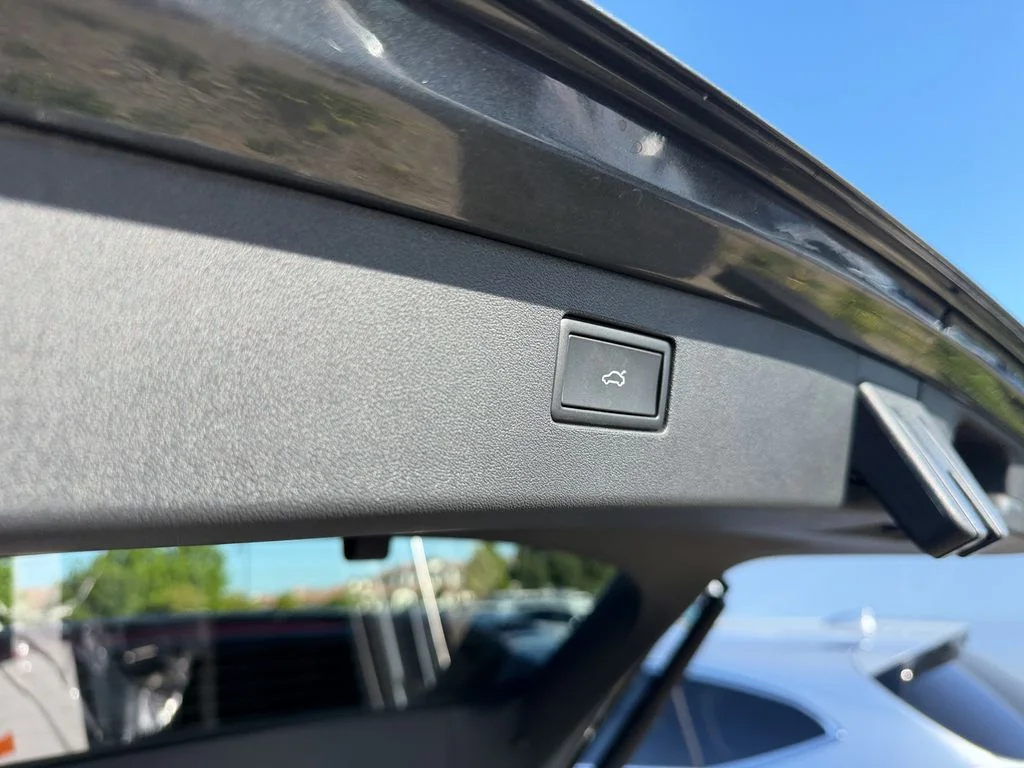 New 2026 Platinum Gray Metallic Volkswagen 2.0T SE image 25