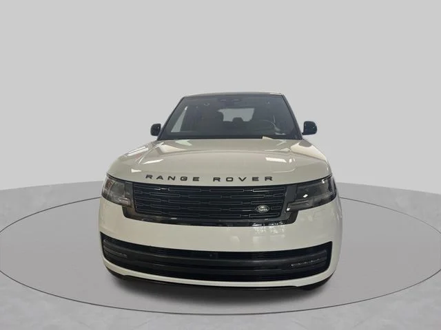 Used 2025 Fuji White Land Rover SE image 2