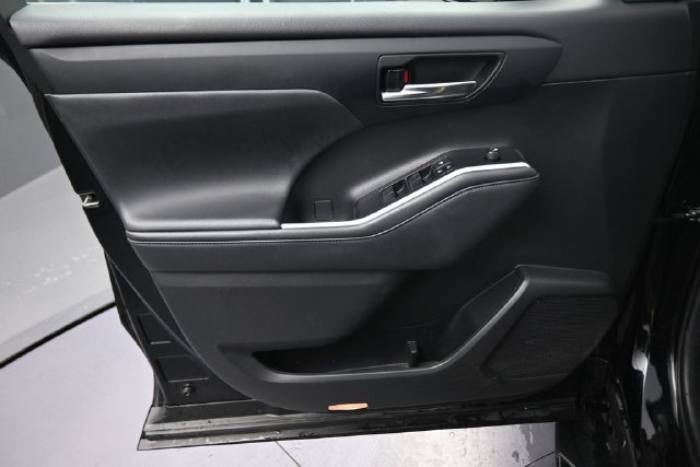 Used 2021 Black Toyota XLE image 22