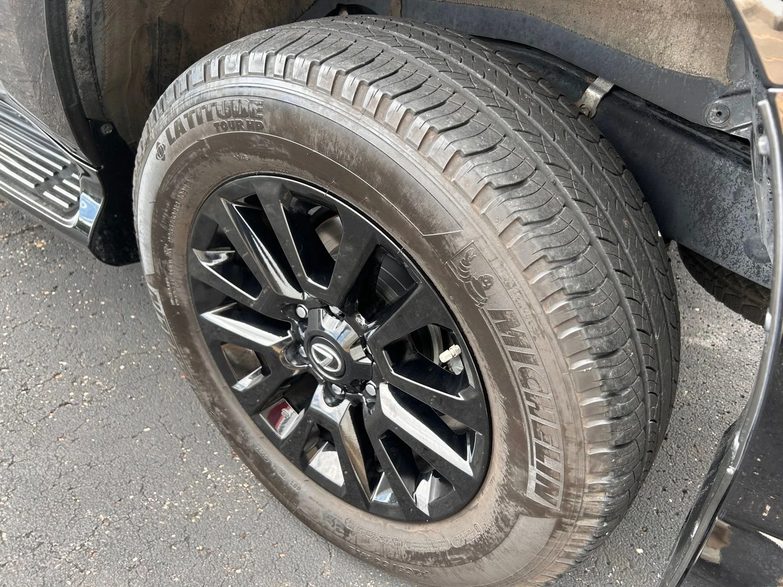 Used 2023 Black Lexus 460 image 18