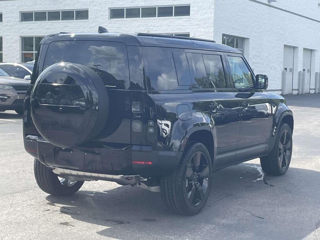 New 2026 Santorini Black Land Rover S image 7