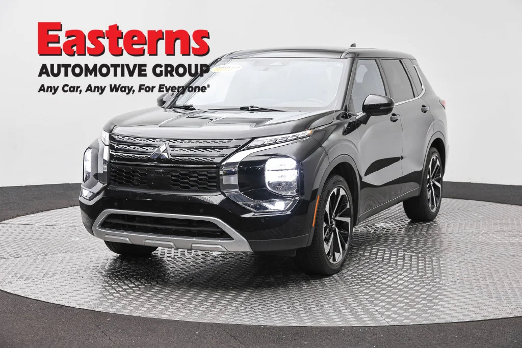 Used 2024 Black Mitsubishi SE image 1