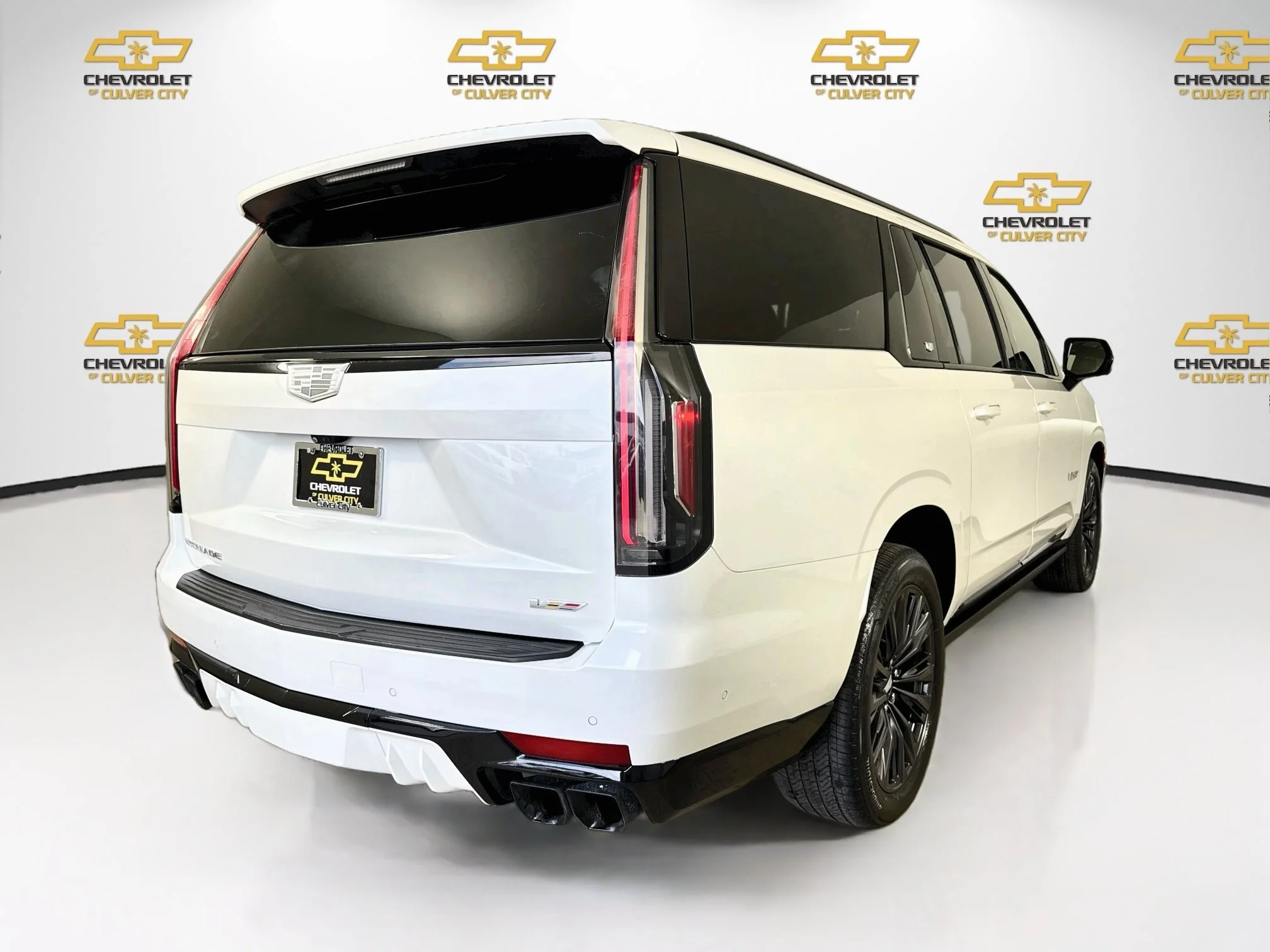 Used 2023 Crystal White Tricoat Cadillac Escalade ESV-V image 8