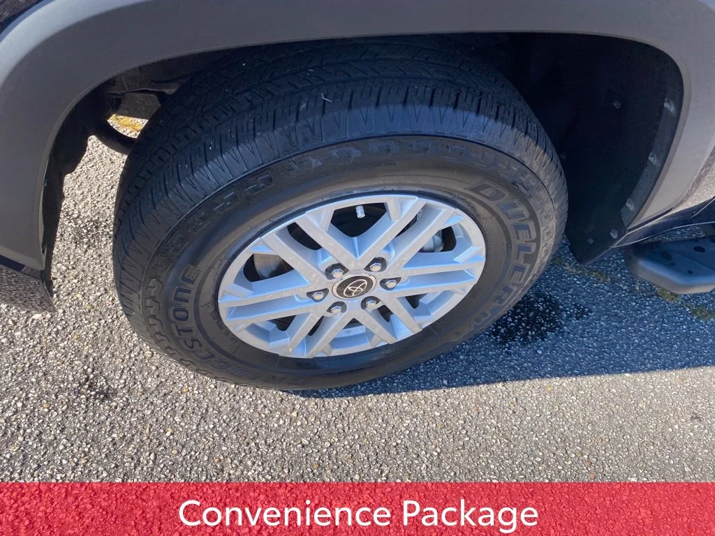 Used 2022  Toyota SR5 image 16