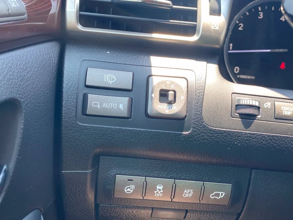 Used 2014 Black Lexus 570 image 23