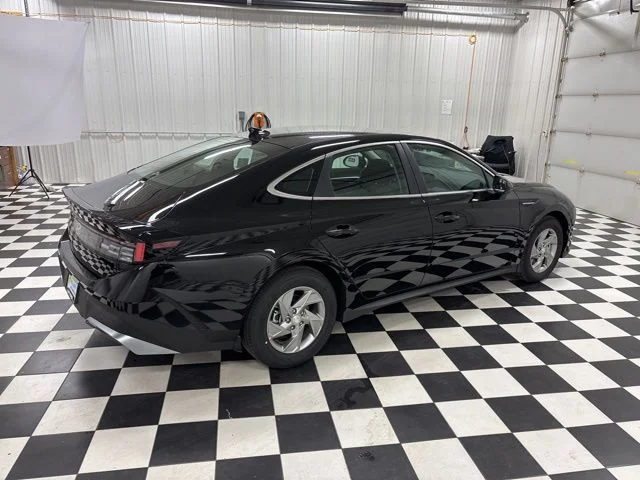 Used 2026 Black Hyundai SE image 3