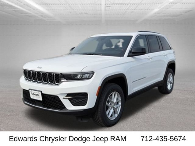 New 2026 Bright White Clear-Coat Exterior Paint Jeep Laredo X image 3