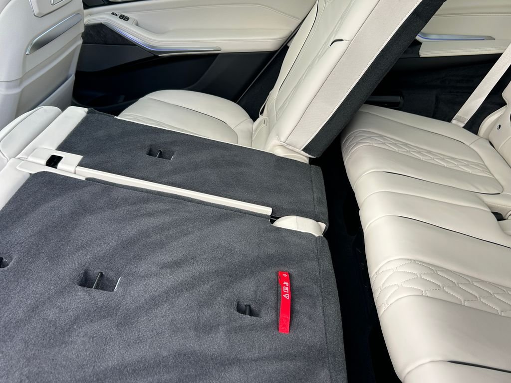 Used 2026 Alpine White BMW M60i image 35