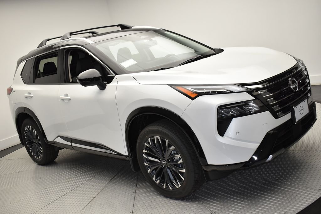 New 2026 Everest White Pearl TriCoat / Super Black Two-tone Nissan Platinum image 3