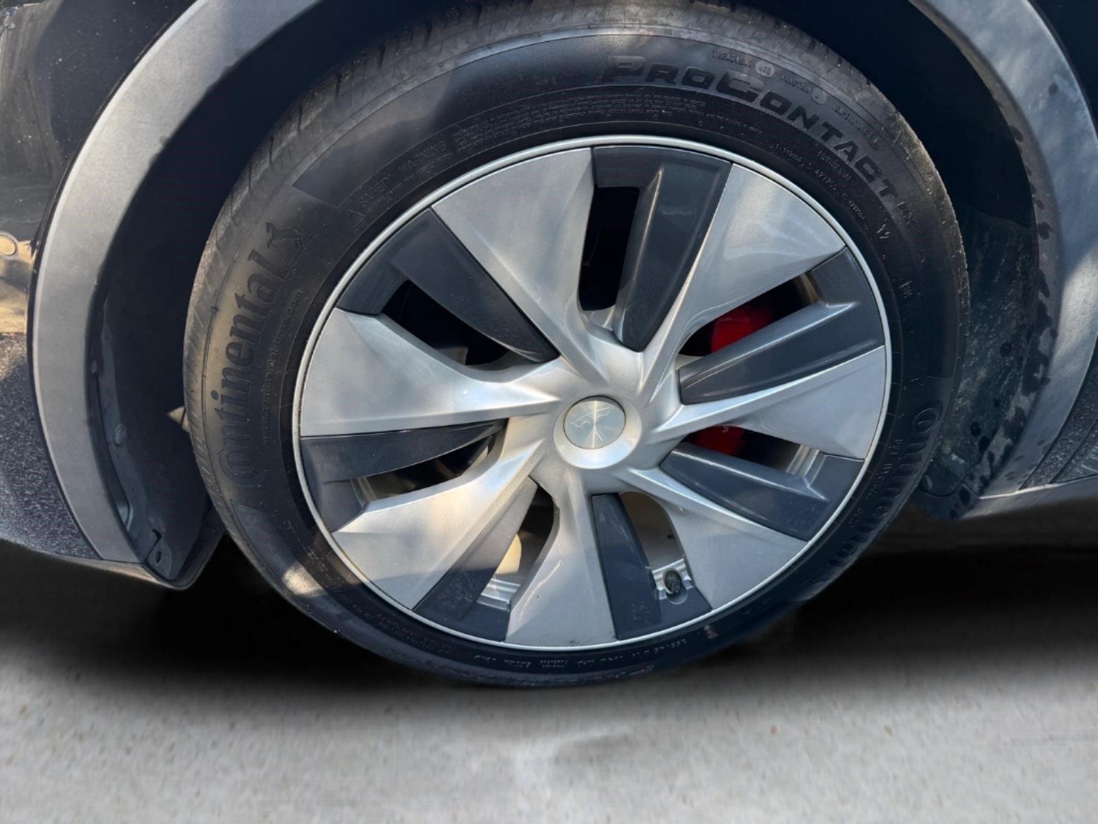 Used 2022  Tesla Performance image 2