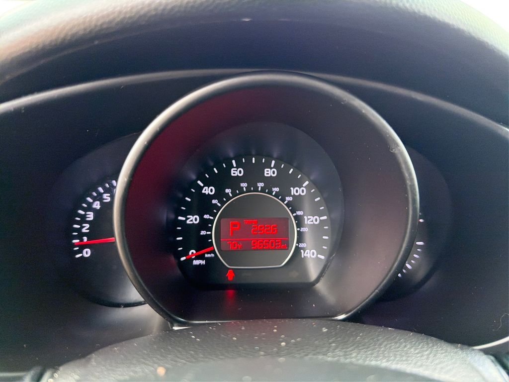 Used 2019 Clear White Kia + image 16