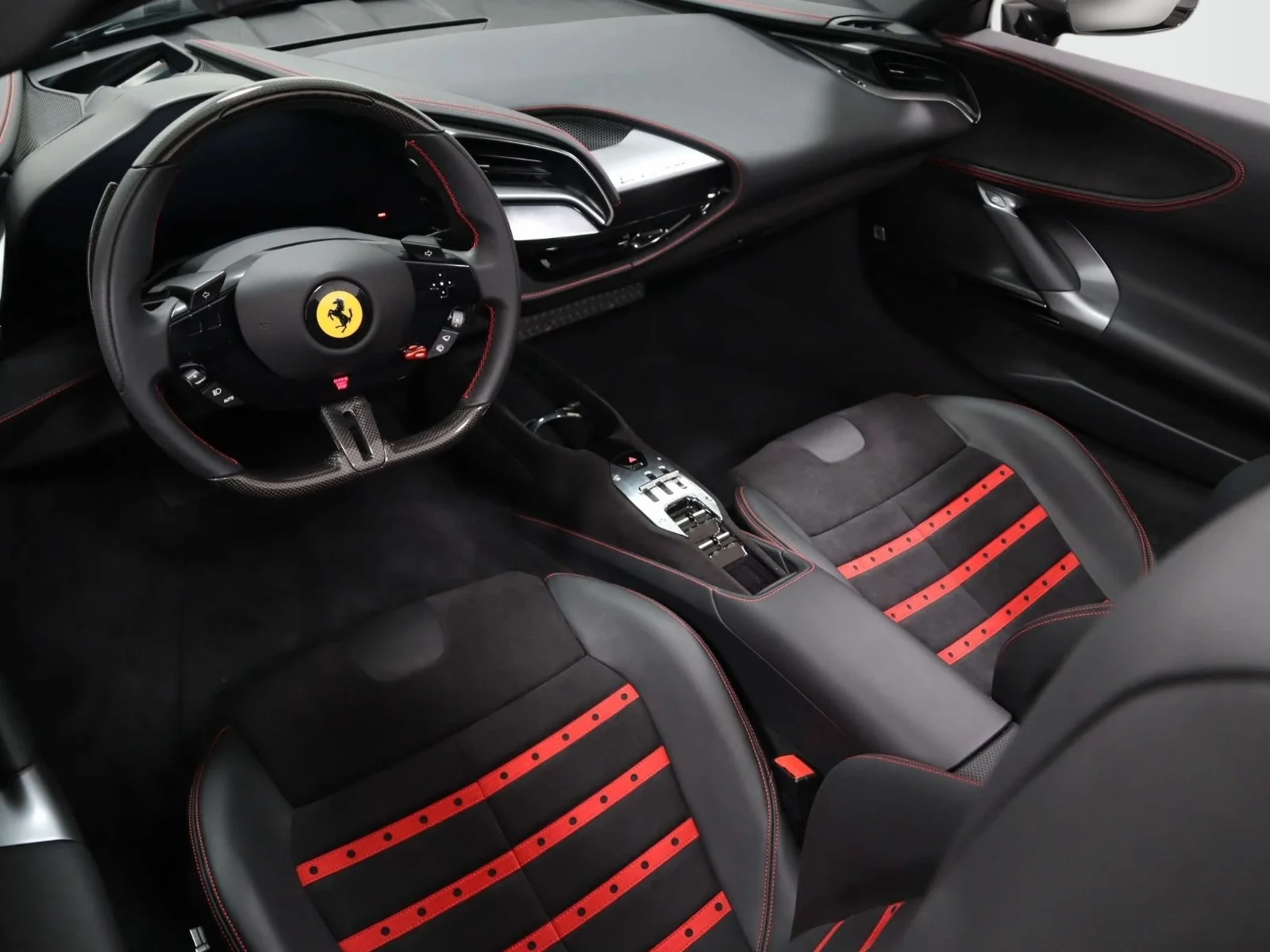 Used 2025 Grigio Silverstone Metallic Ferrari Convertible image 17