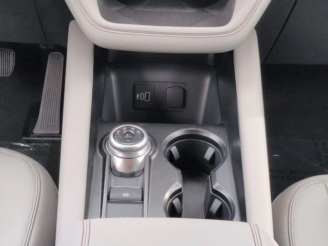 New 2027 Star White Metallic Tri-Coat Ford Active image 21