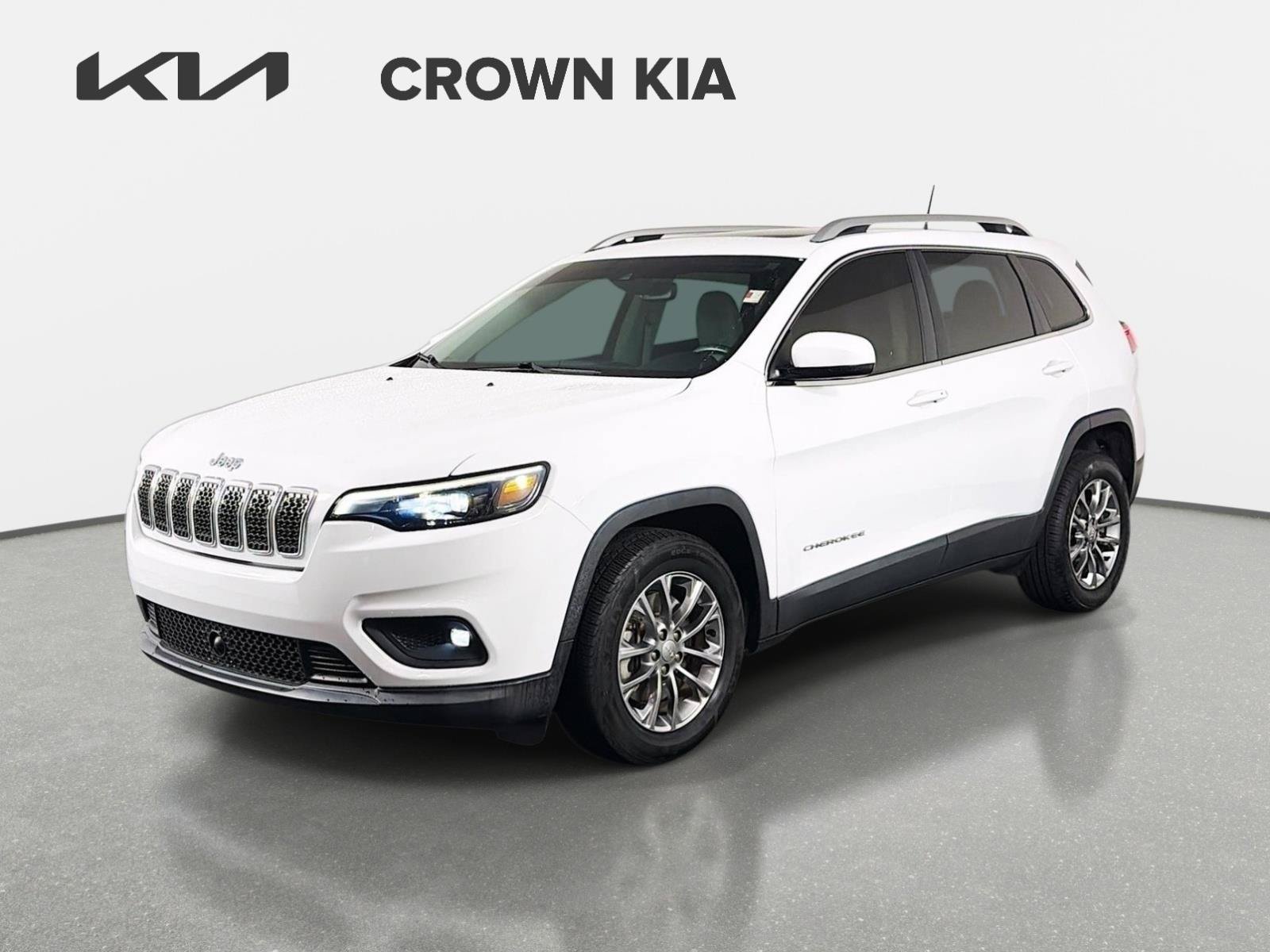 Used 2021 Bright White Clearcoat Jeep Latitude Lux image 1