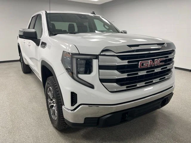 Used 2023 White GMC SLE image 2