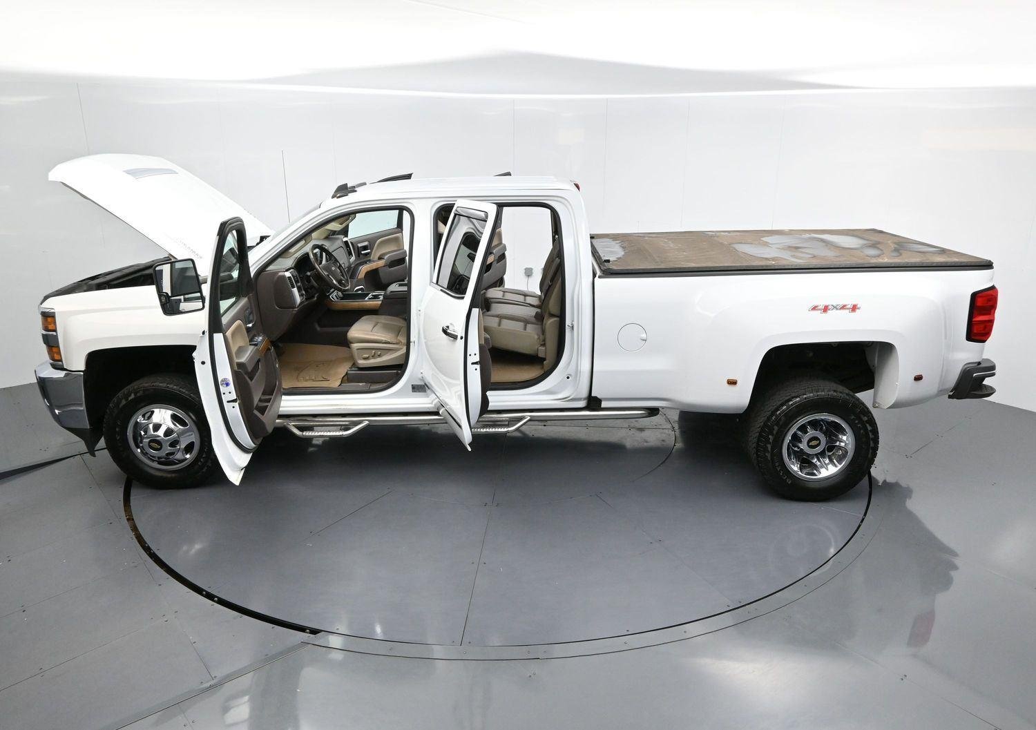 Used 2018 SUMMIT WHITE Chevrolet LTZ image 38