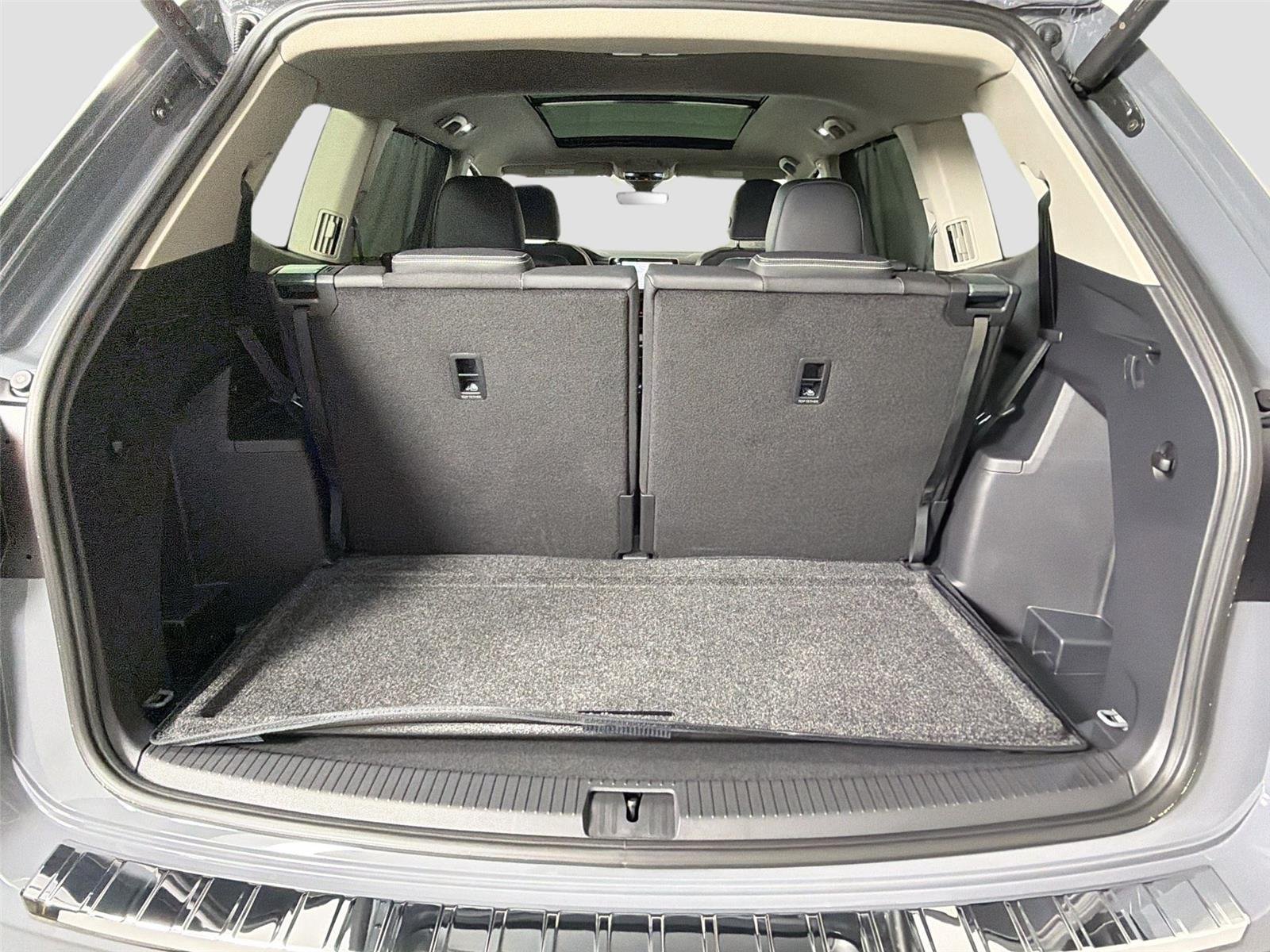 New 2026 Pure Gray Volkswagen 2.0T SEL image 27