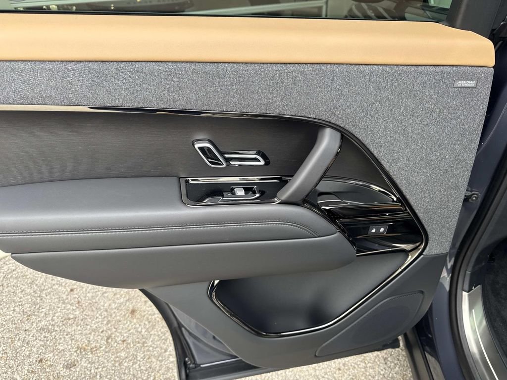New 2026 Varesine Blue Land Rover Dynamic SE image 11