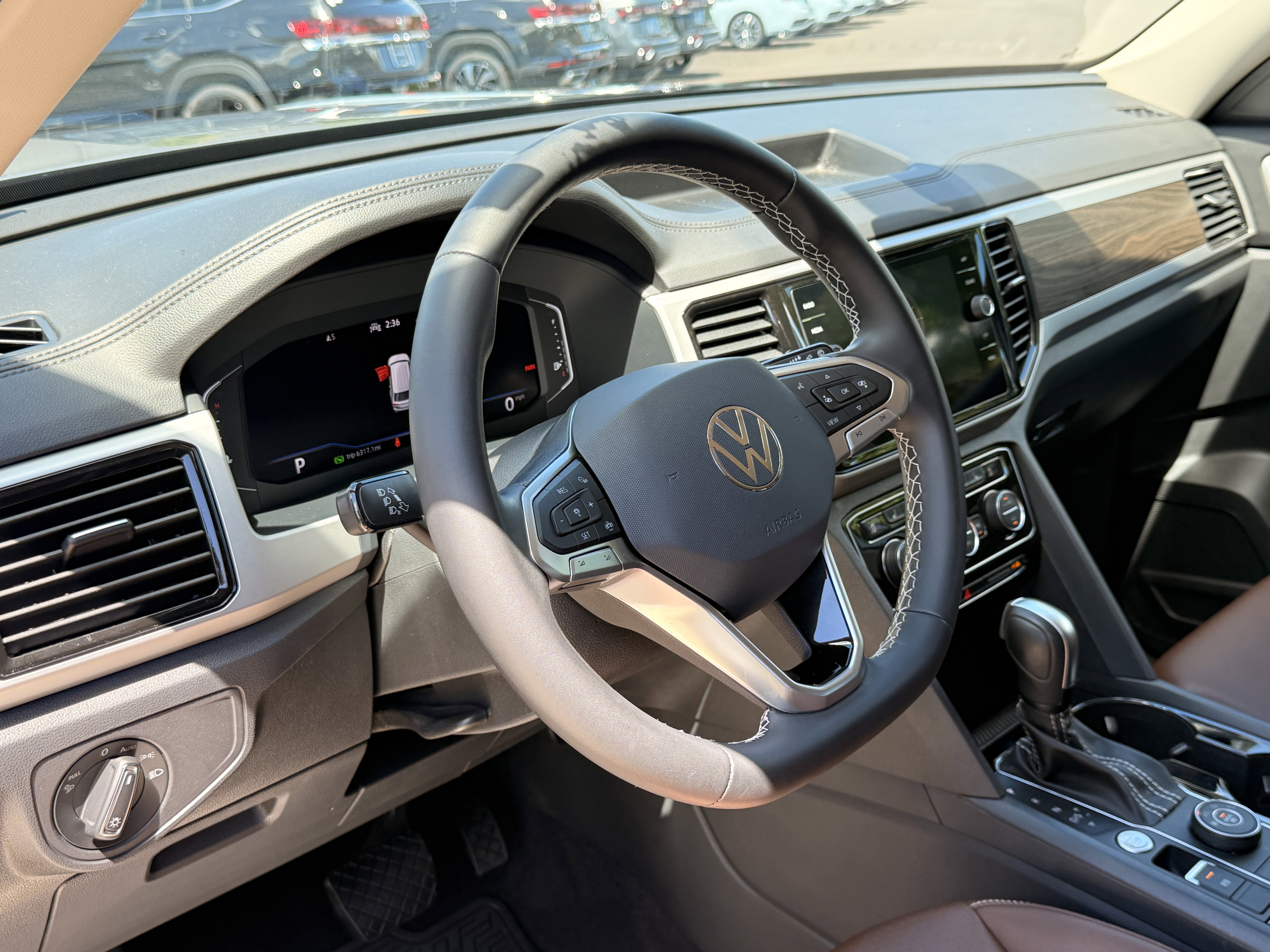 Used 2023 Silver Volkswagen 3.6L V6 SE w/Technology image 32