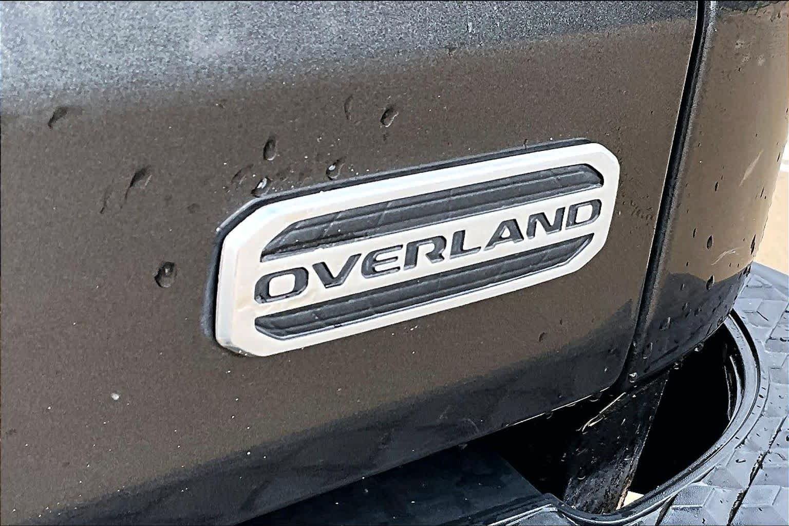 Used 2021 Granite Crystal Metallic Clearcoat Jeep Overland image 10