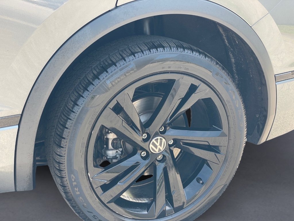 Used 2023 Platinum Gray Metallic Volkswagen SE R-Line Black image 25