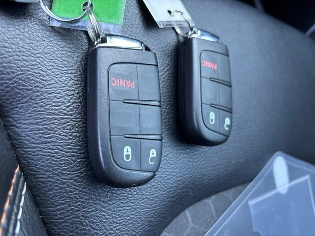 Used 2018 Billet Silver Metallic Clearcoat Jeep Latitude image 22