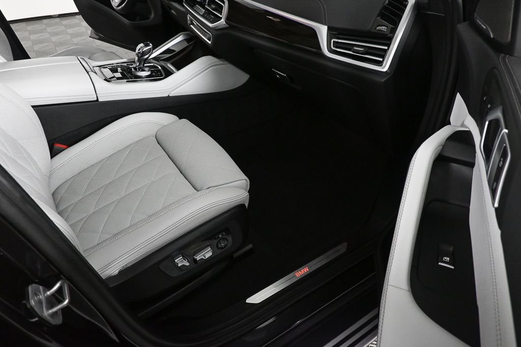 Used 2023 Gray BMW xDrive40i image 21