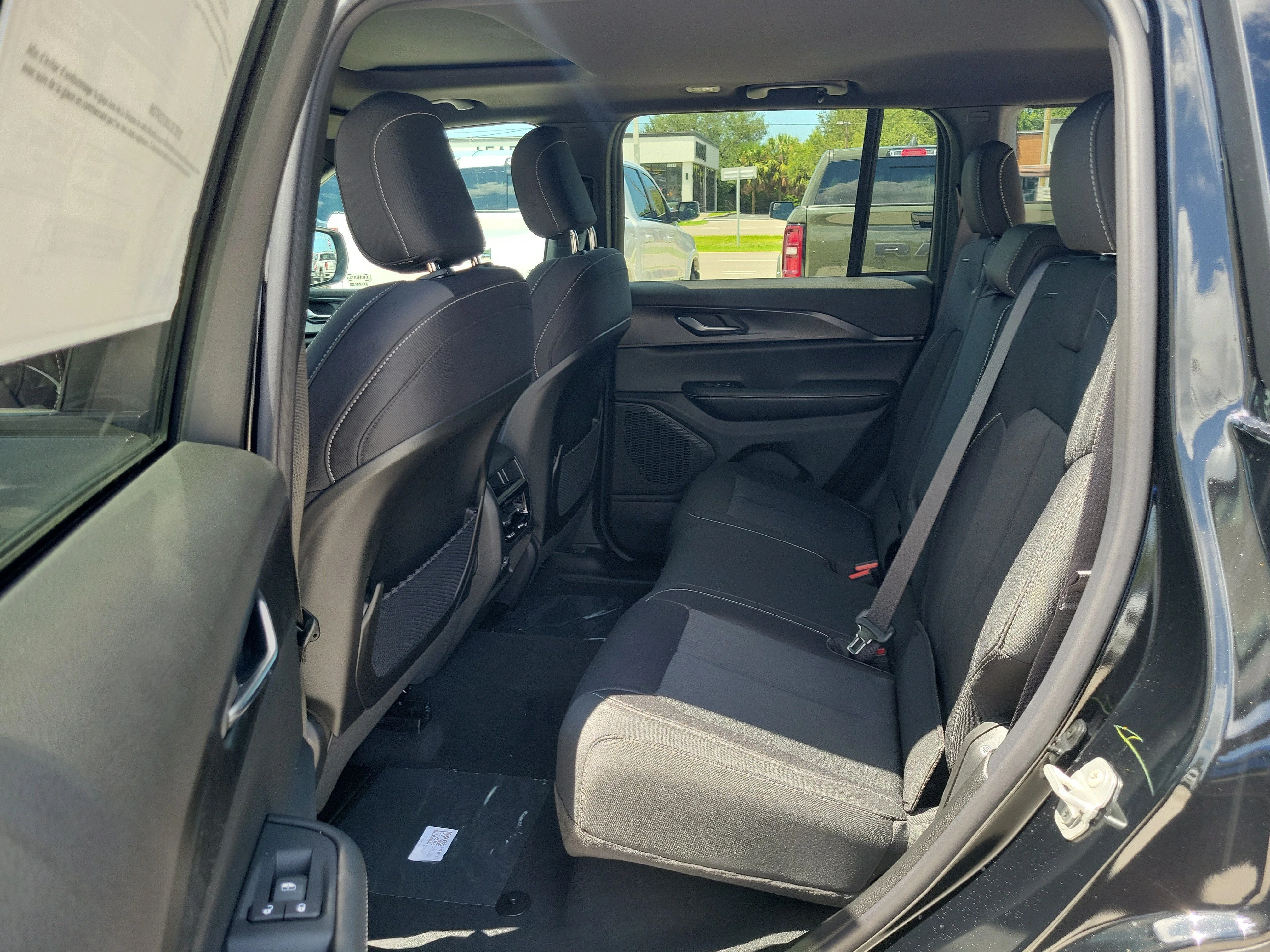 New 2026 Diamond Black Crystal Pearlcoat Jeep Laredo X image 10