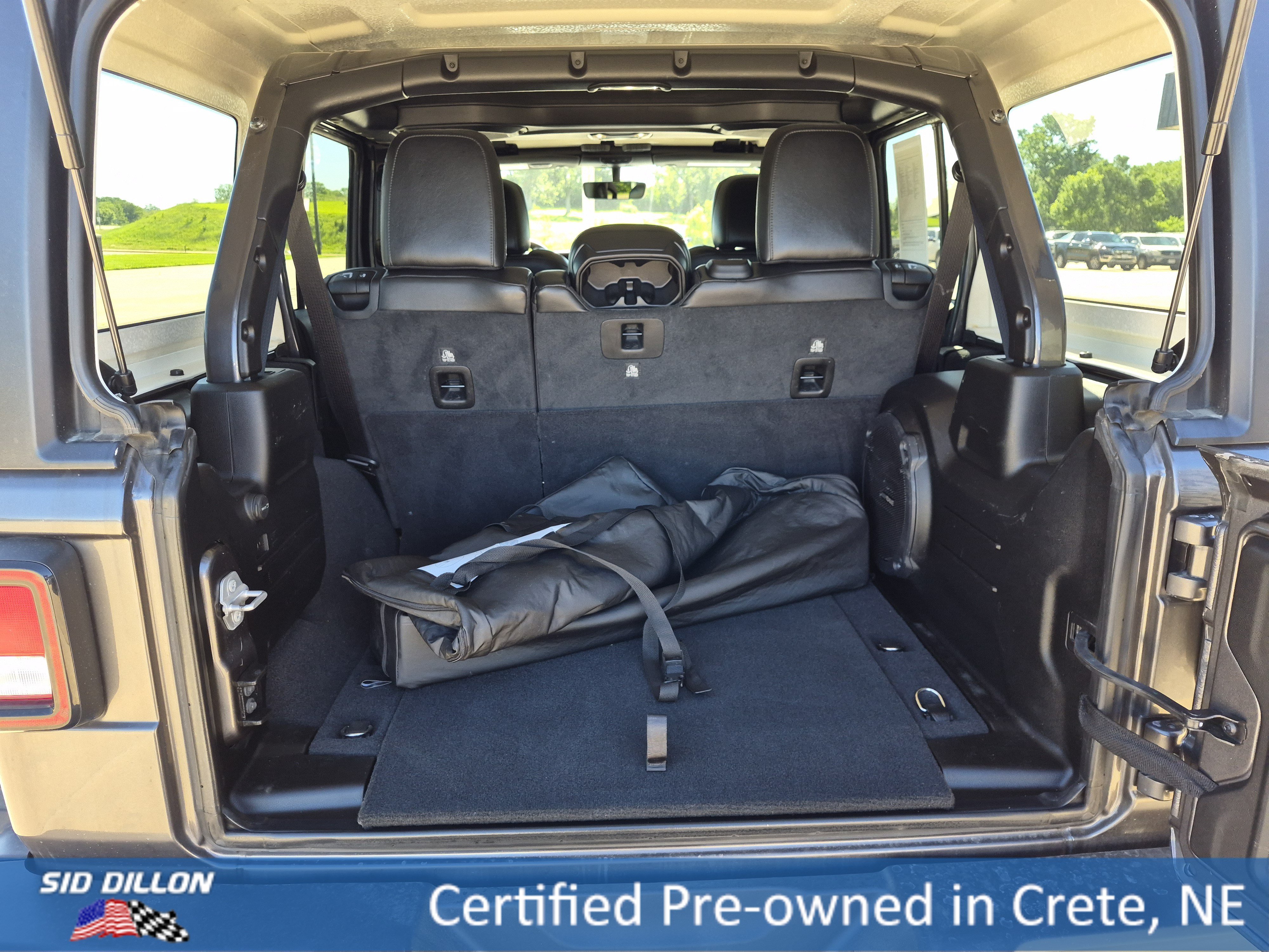 Used 2022 Granite Crystal Clearcoat Metallic Jeep Unlimited Rubicon image 17