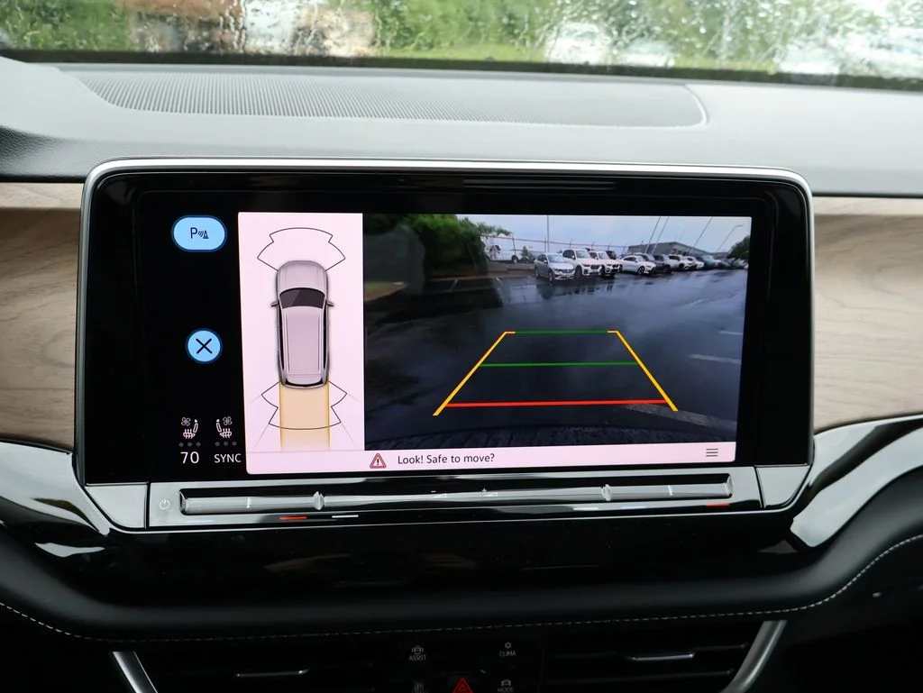 New 2026 Black Volkswagen 2.0T SE w/Technology image 20