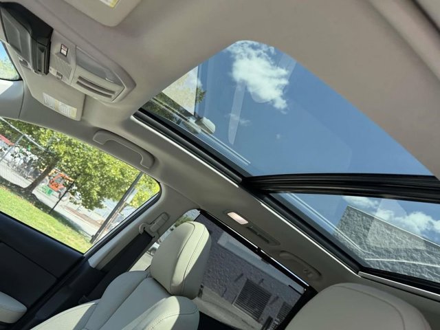 New 2026 CRYSTAL WHITE PEARL Subaru Limited 7-Passenger image 17