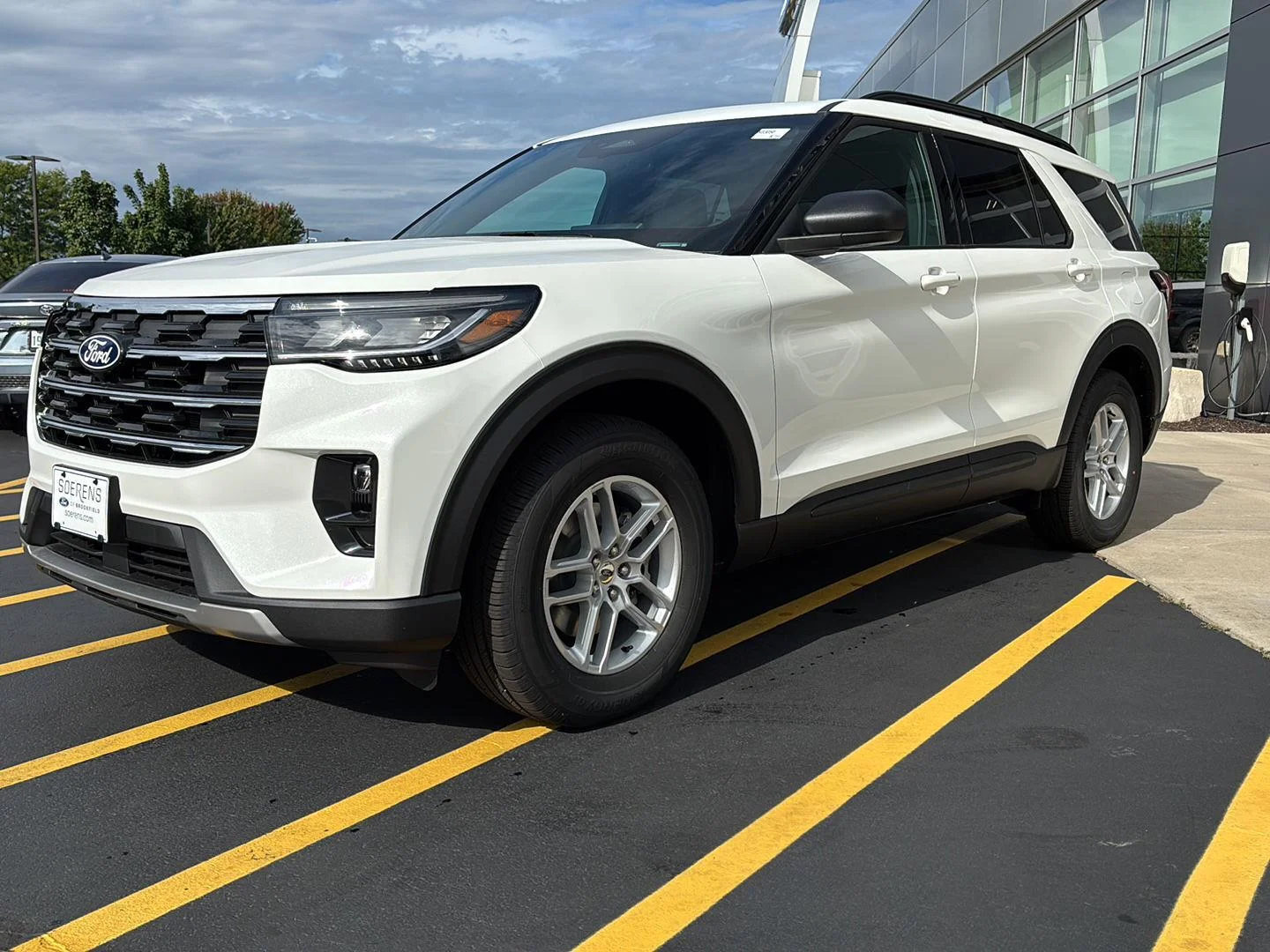 New 2027 Star White Metallic Tri-Coat Ford Active image 8