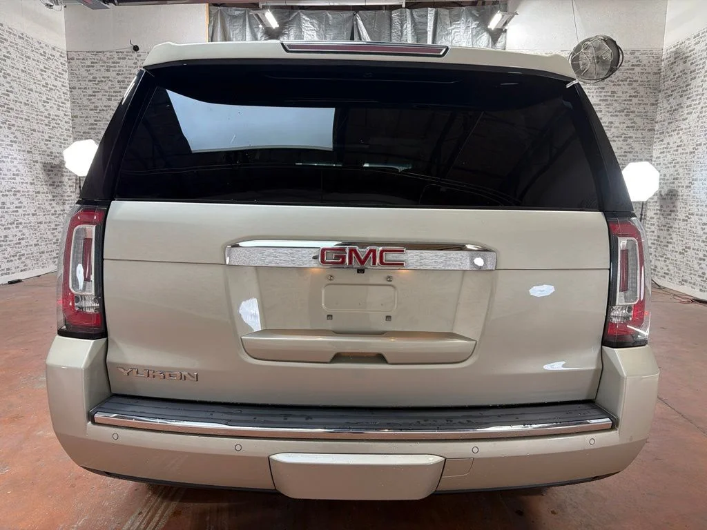 Used 2016 Sparkling Silver Metallic GMC Denali image 6
