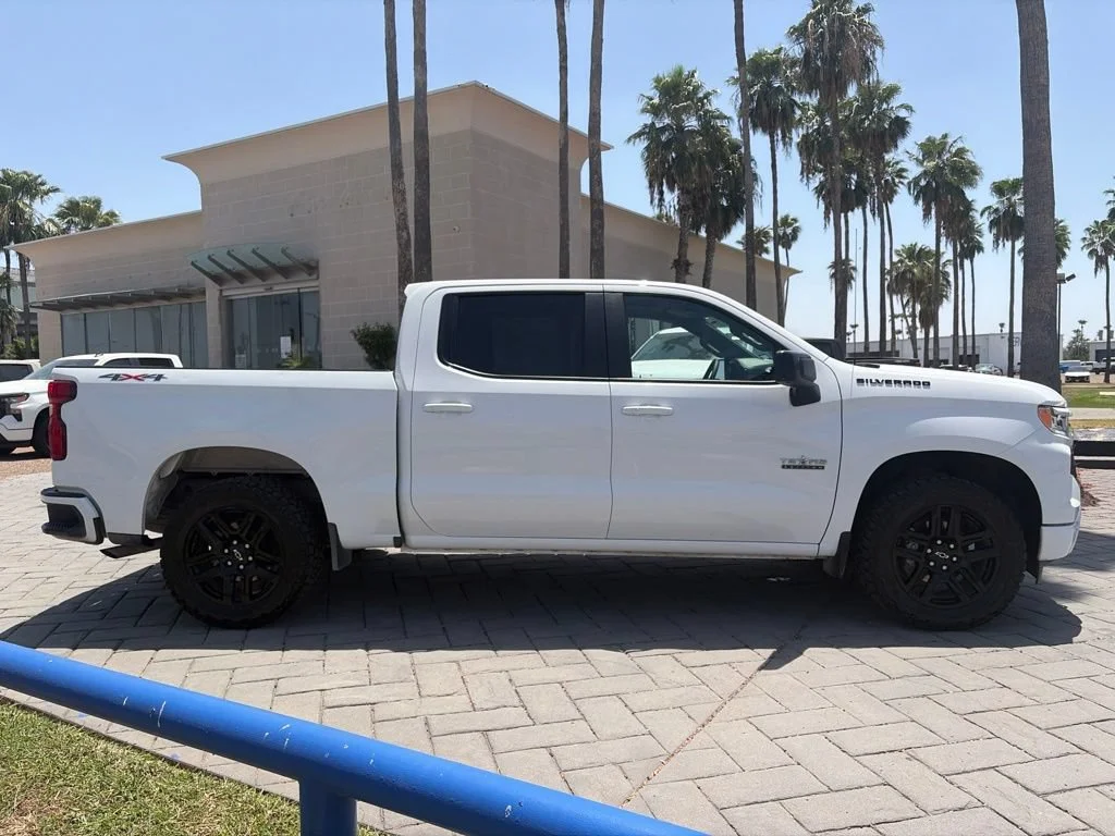 Used 2024 Summit White Chevrolet RST image 3