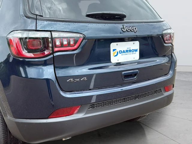 New 2026 Fathom Blue Pearl-Coat Exterior Paint Jeep Latitude image 14