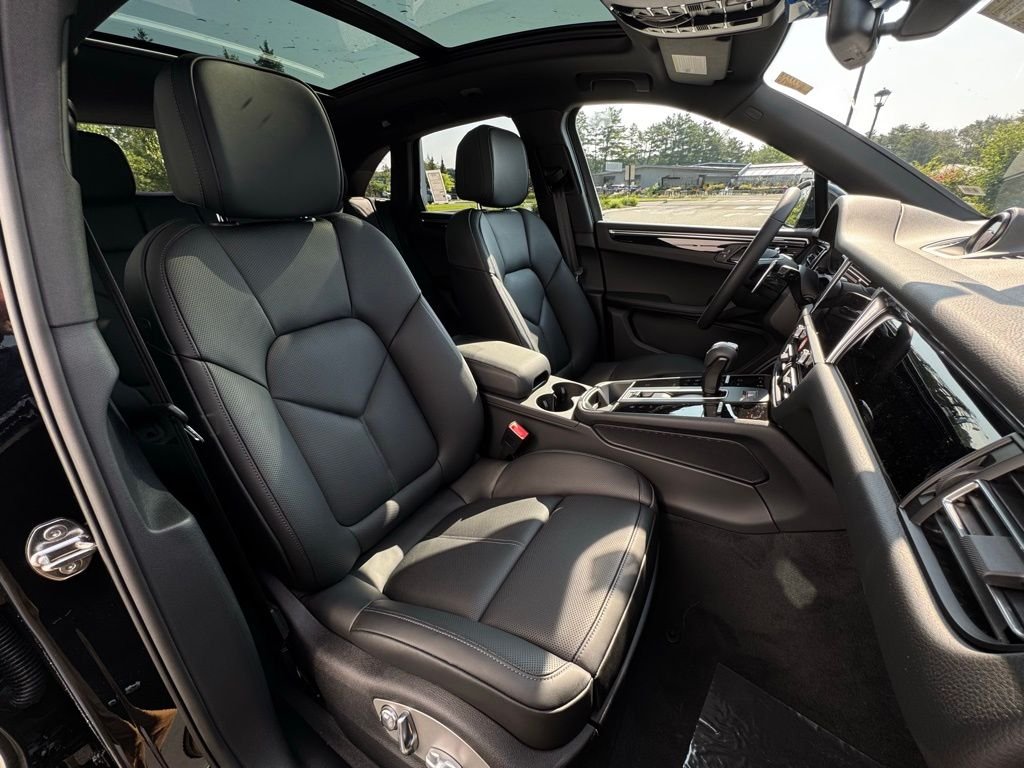 2025 Porsche Macan - Photo 29