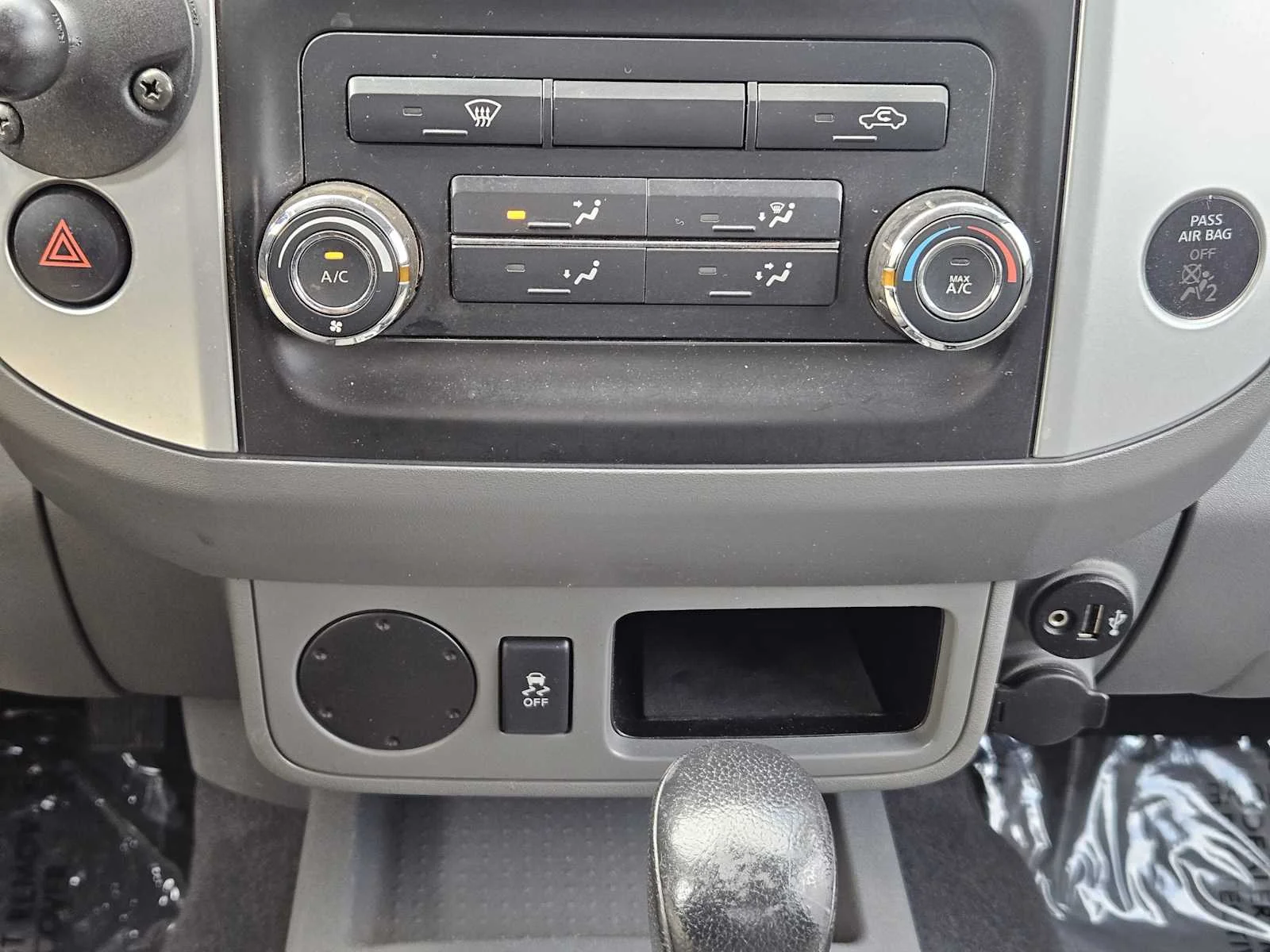 Used 2020 Glacier White Nissan S image 13