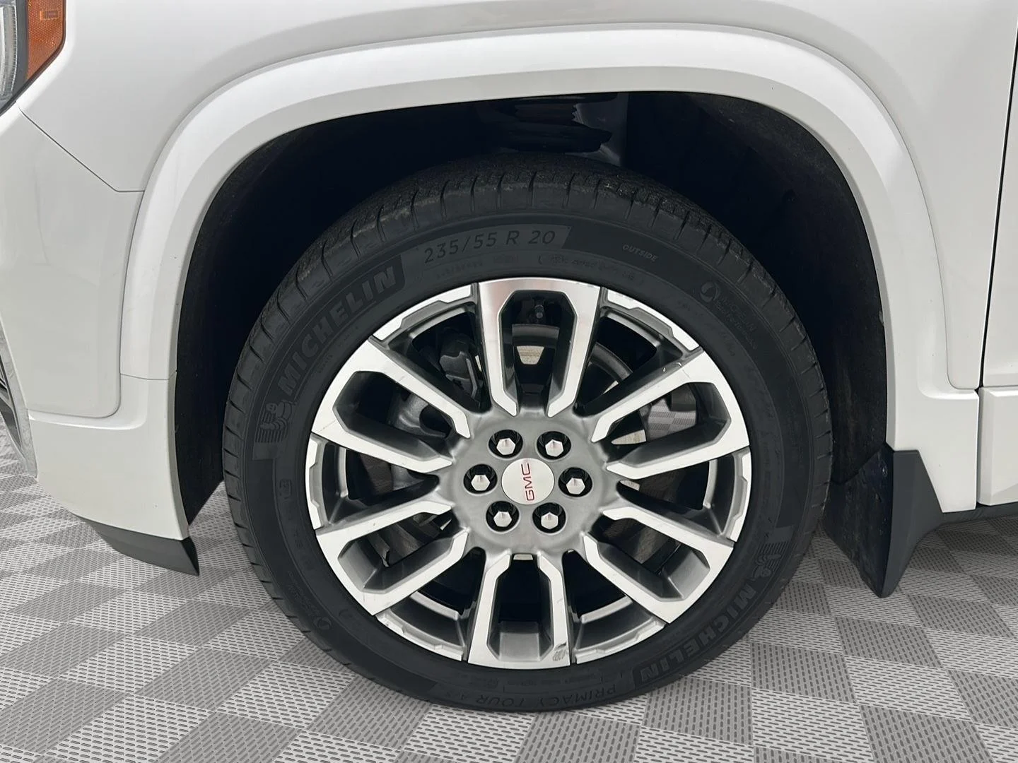 Used 2023 White Frost Tricoat GMC Denali image 34