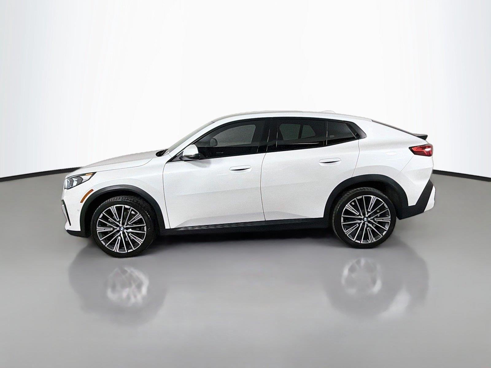 Certified Used 2025 Mineral White Metallic BMW xDrive28i image 8