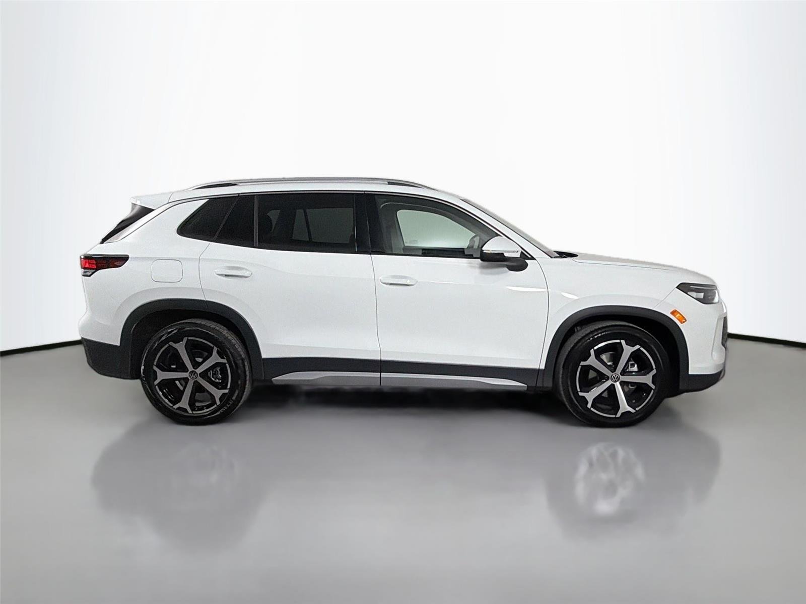 New 2026 Pure White Volkswagen SE image 4