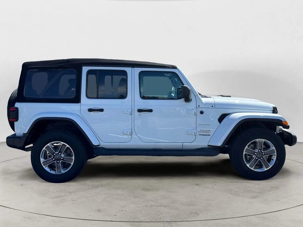 Used 2021 White Jeep Unlimited Sahara image 8