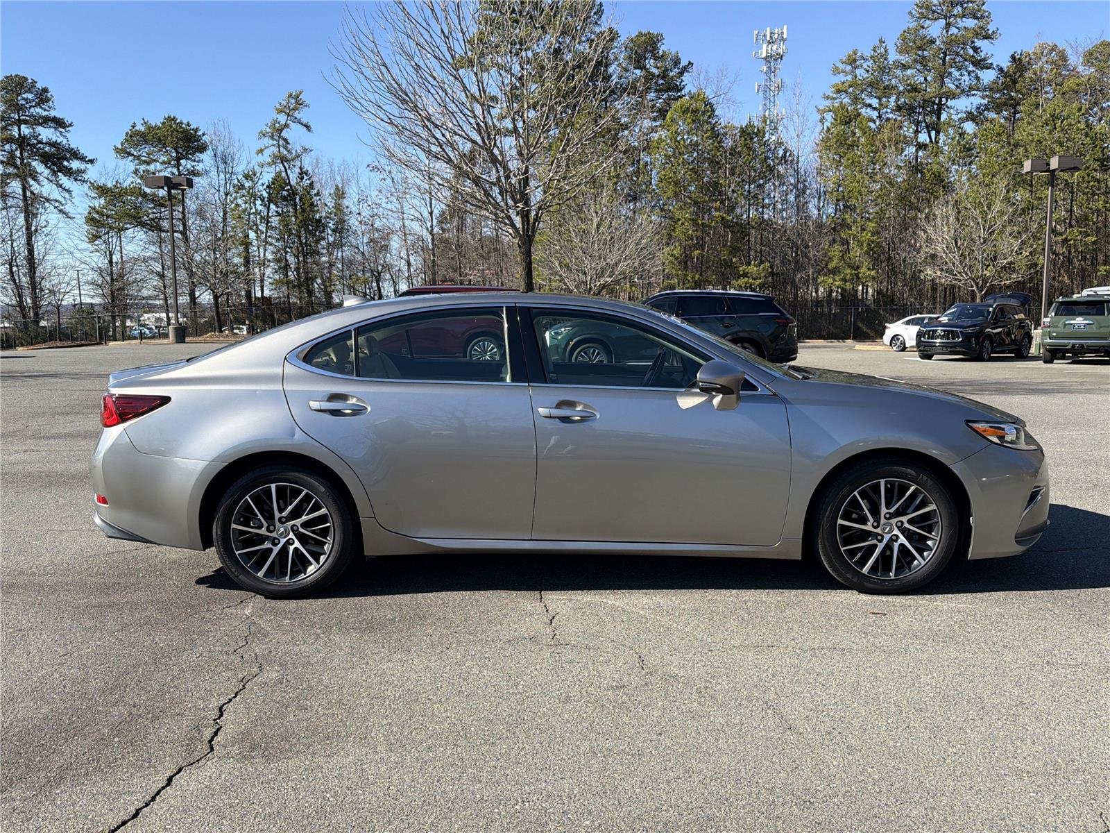 Used 2018  LEXUS  image 33