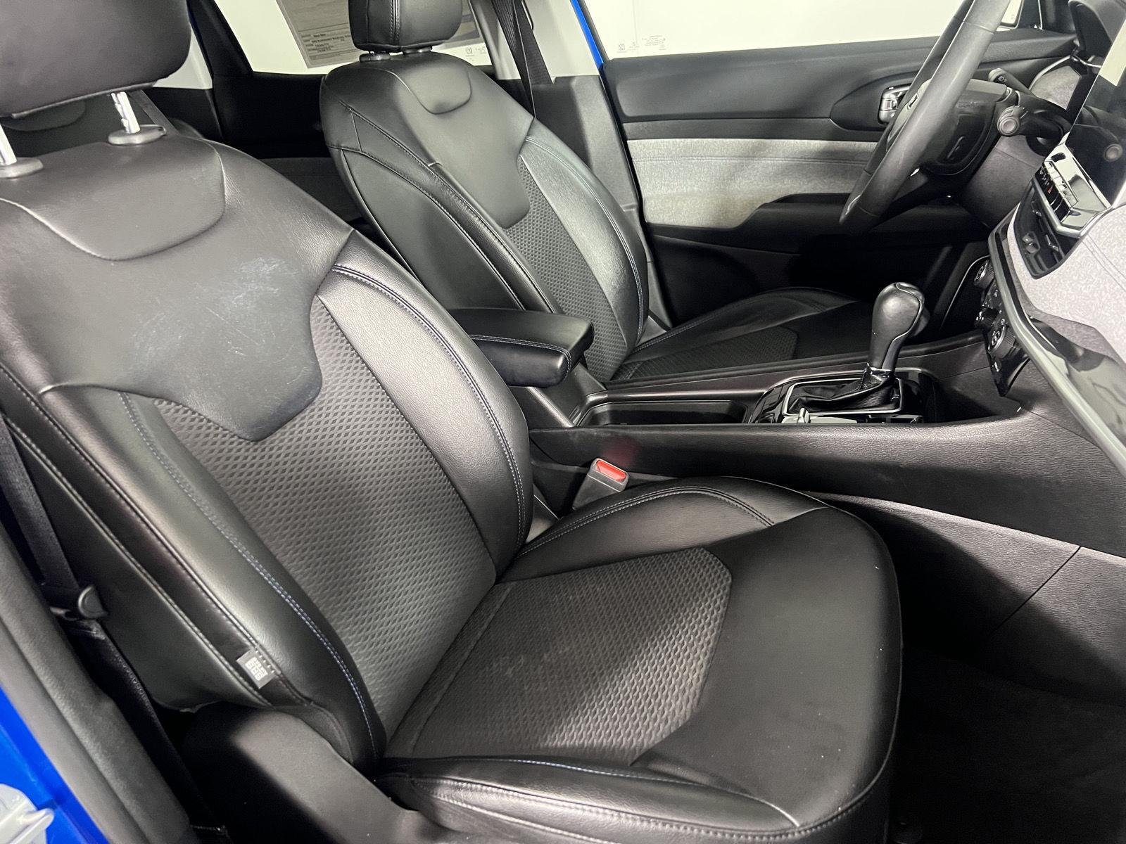 Certified Used 2022 Laser Blue Pearlcoat Jeep Latitude image 12