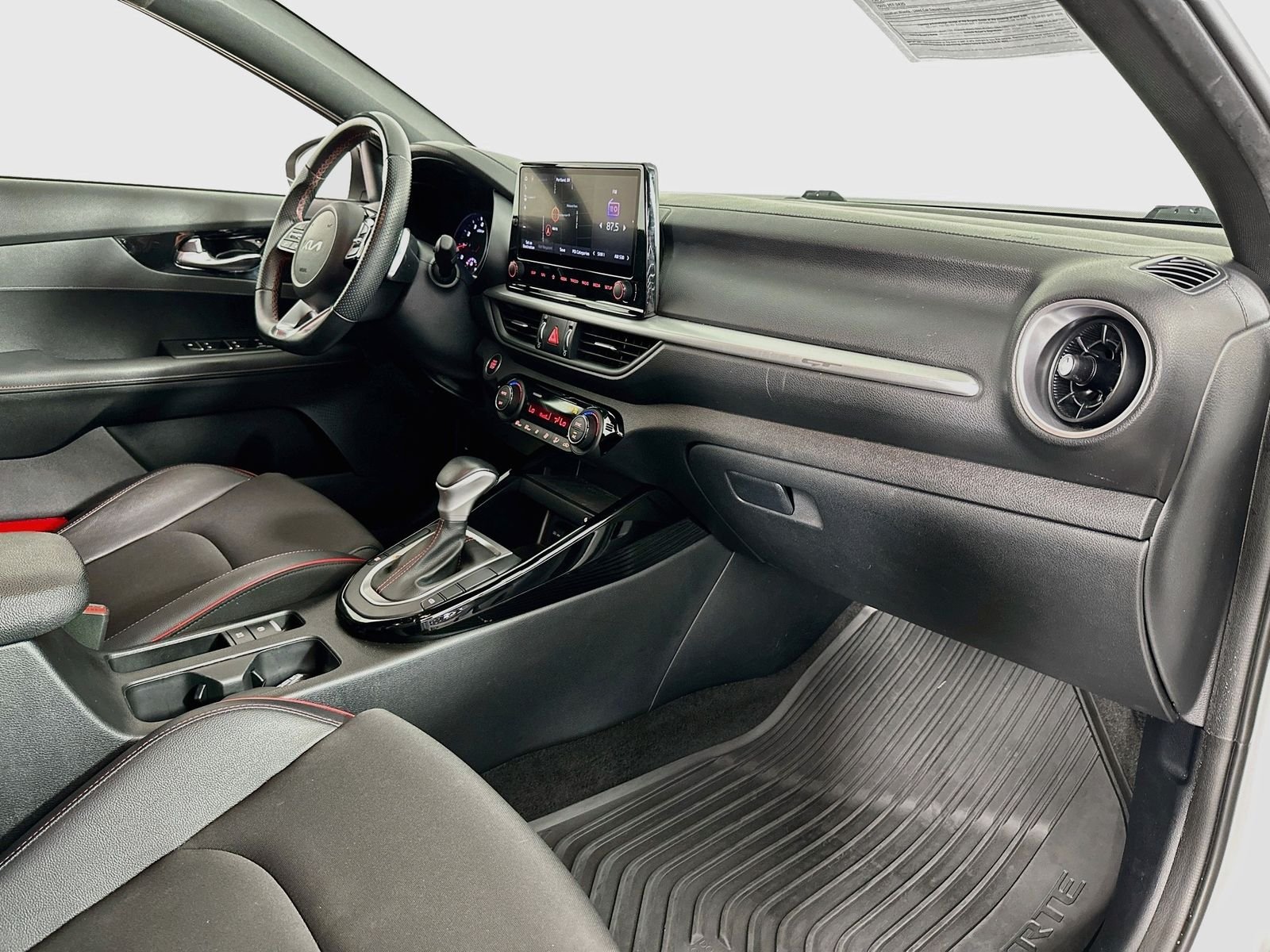 Used 2022 Snow White Pearl Kia GT image 28