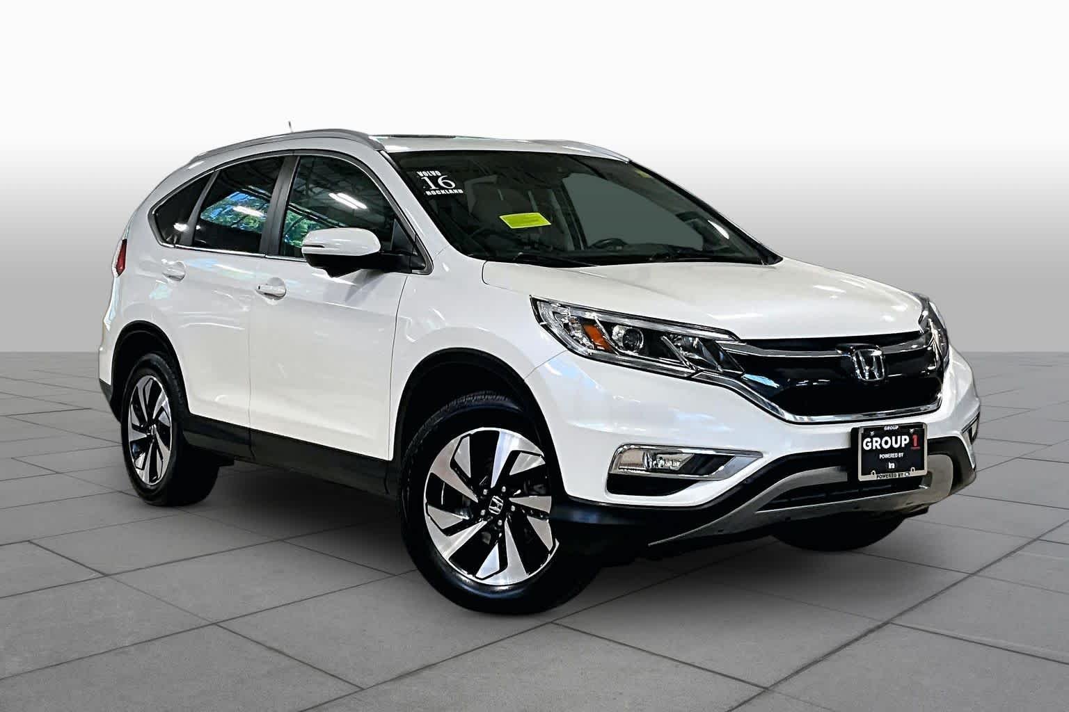 Used 2016 Alabaster Silver Metallic Honda Touring image 3